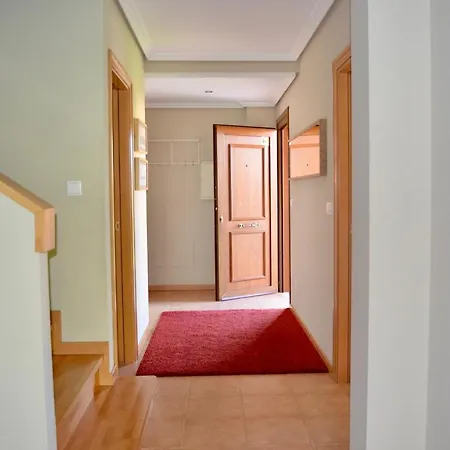 Precioso Adosado En Urbanizacion Con Campo De Golf 度假居